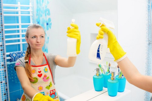 Local oven cleaner working in a CR0 kitchen