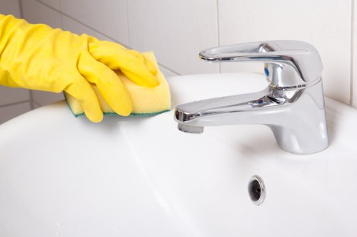 Local cleaning team working in a CR0 flat with access and parking considerations