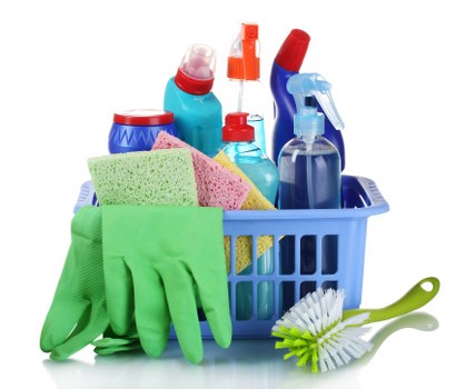 Local cleaners finishing an end of tenancy clean in a CR0 property